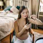Cosmétiques pendant la grossesse : les actifs à écarter