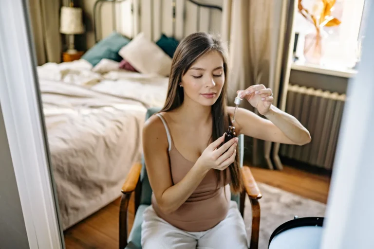 Cosmétiques pendant la grossesse : les actifs à écarter